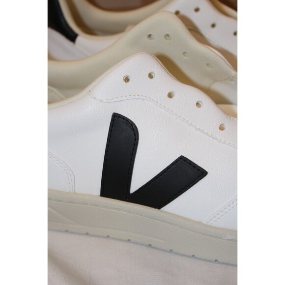 VEJA V-10 COLORBLOCK LEATHER SNEAKERS MENS 10 EU‎ 43 NIB WHITE BLACK